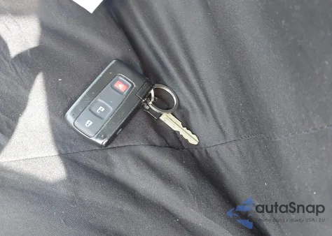 2005 Toyota Prius from USA, damaged, VIN JTDKB22UX57035920